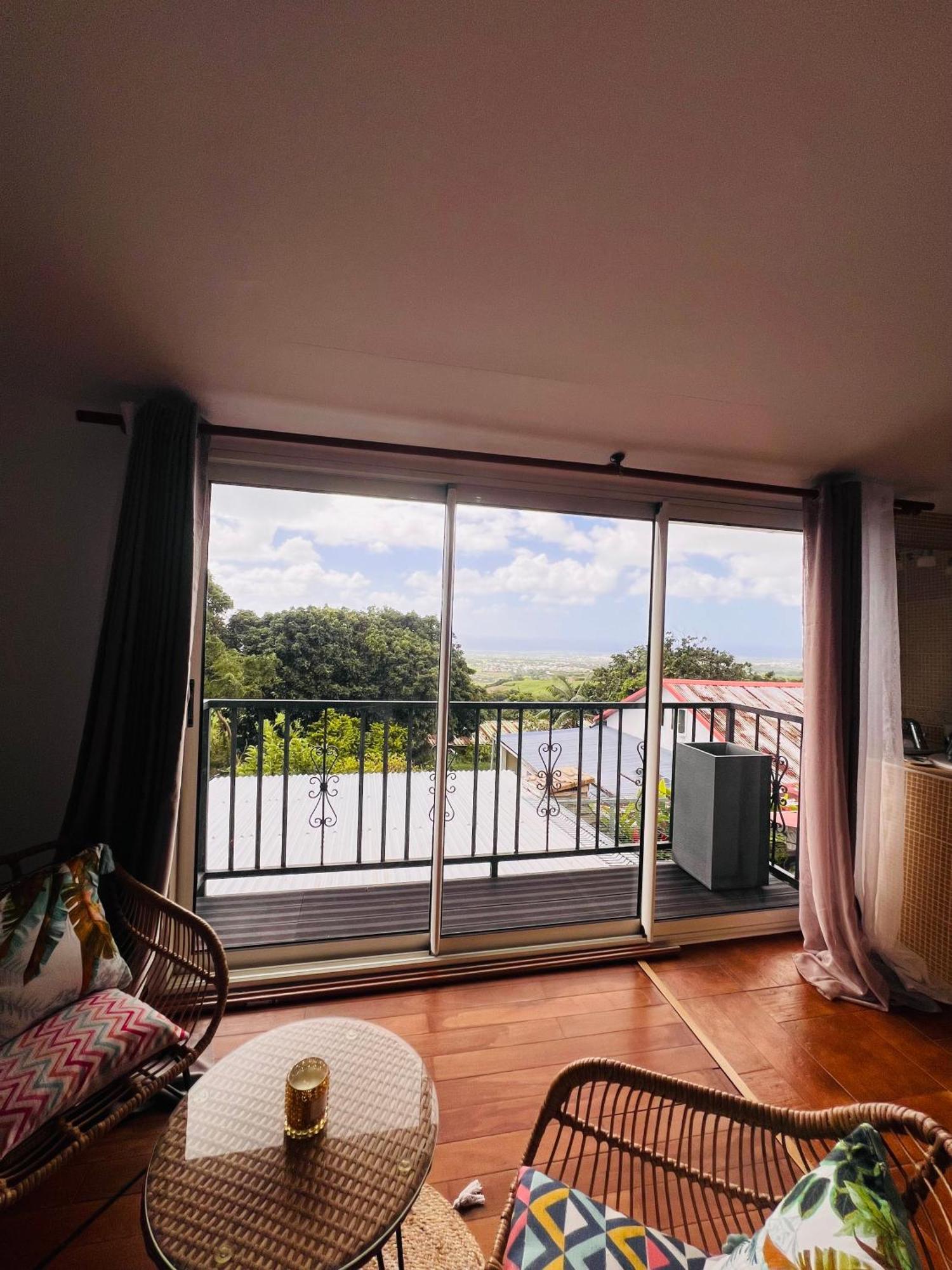 Chez Madame Fabienne Apartment Sainte-Suzanne ภายนอก รูปภาพ