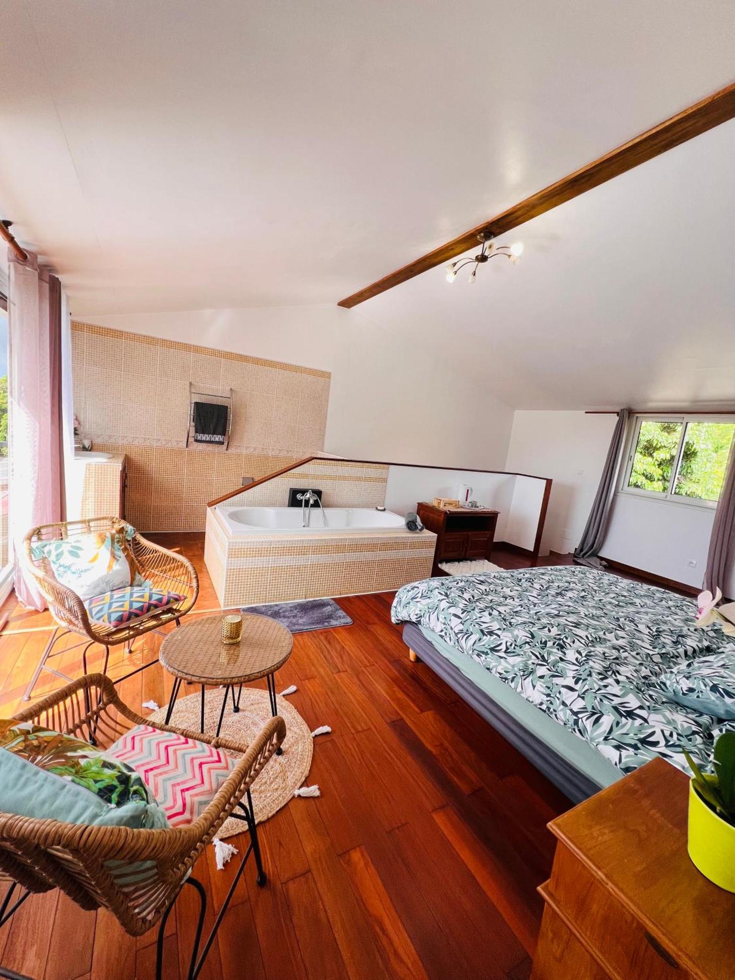 Chez Madame Fabienne Apartment Sainte-Suzanne ภายนอก รูปภาพ