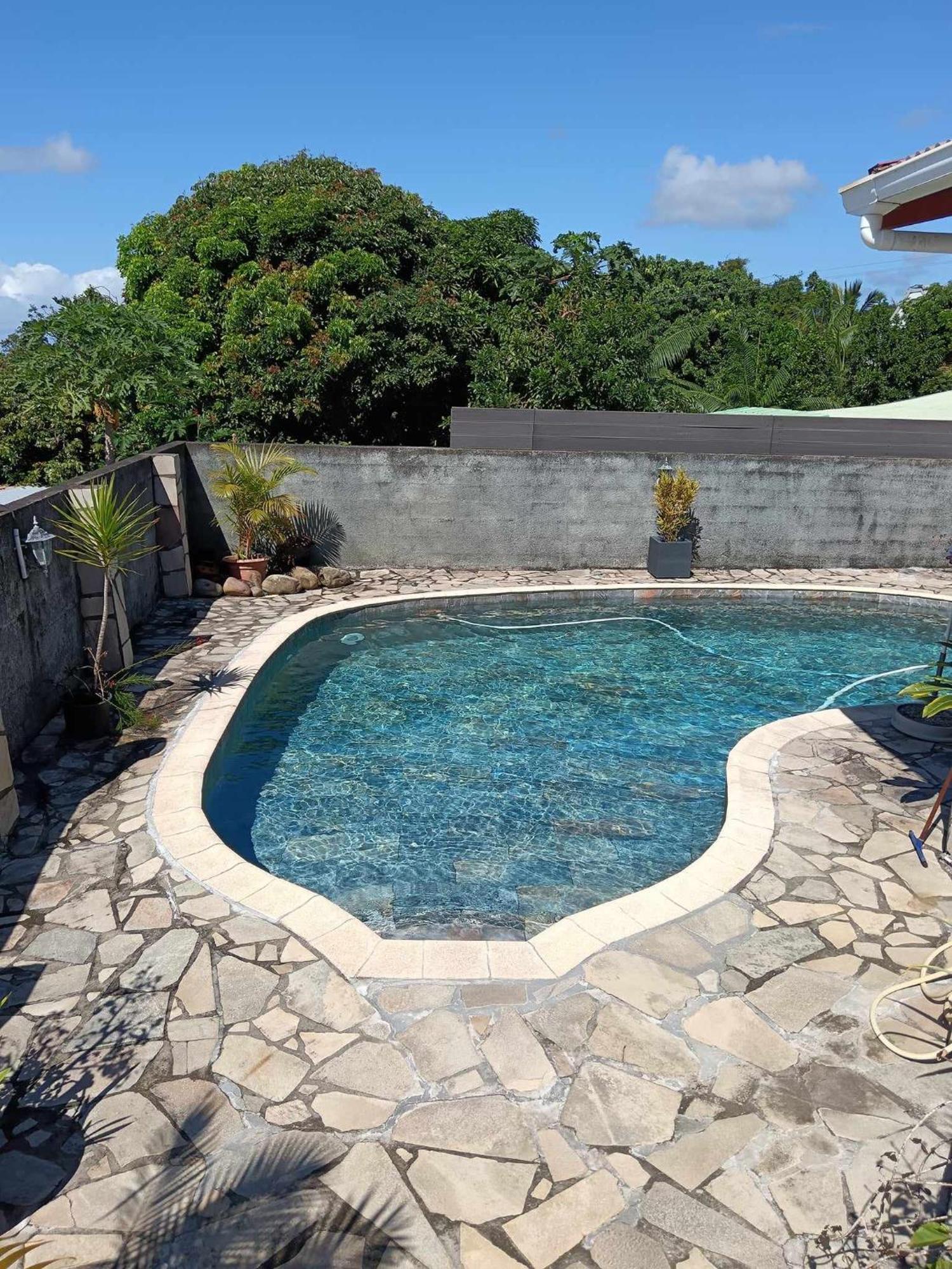 Chez Madame Fabienne Apartment Sainte-Suzanne ภายนอก รูปภาพ